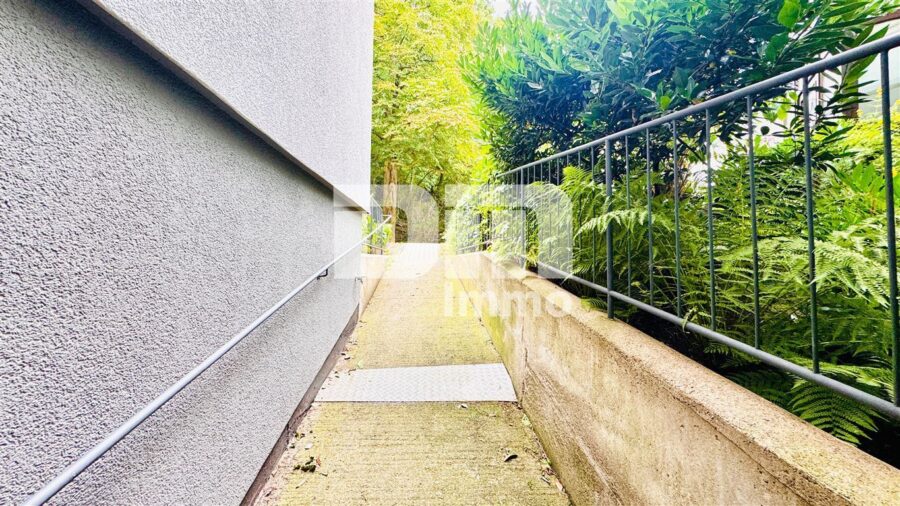 Umfangreich sanierte 4-Zimmerwohnung im EG mit Balkon in hervorragender Wohnlage - Zugang zum Kellerbereich